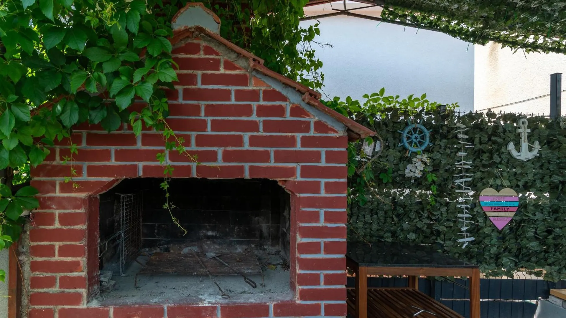 House Antonija, Relax By The Sea Apartment Seget Vranjica