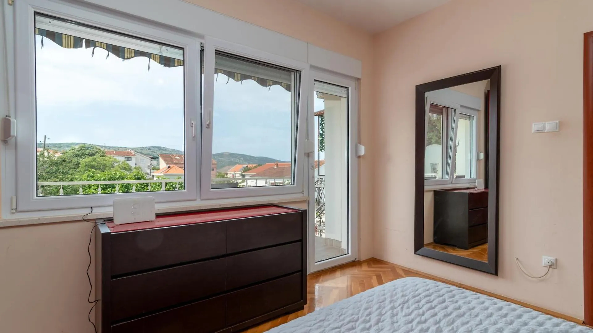 House Antonija, Relax By The Sea Apartment Seget Vranjica